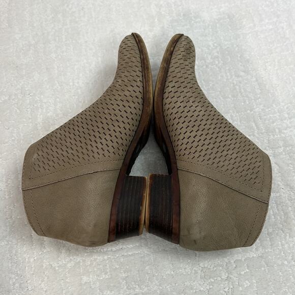 Lucky Brand Brielley taupe textured suede and leather ankle boots zipper 7 M - Picture 7 of 10